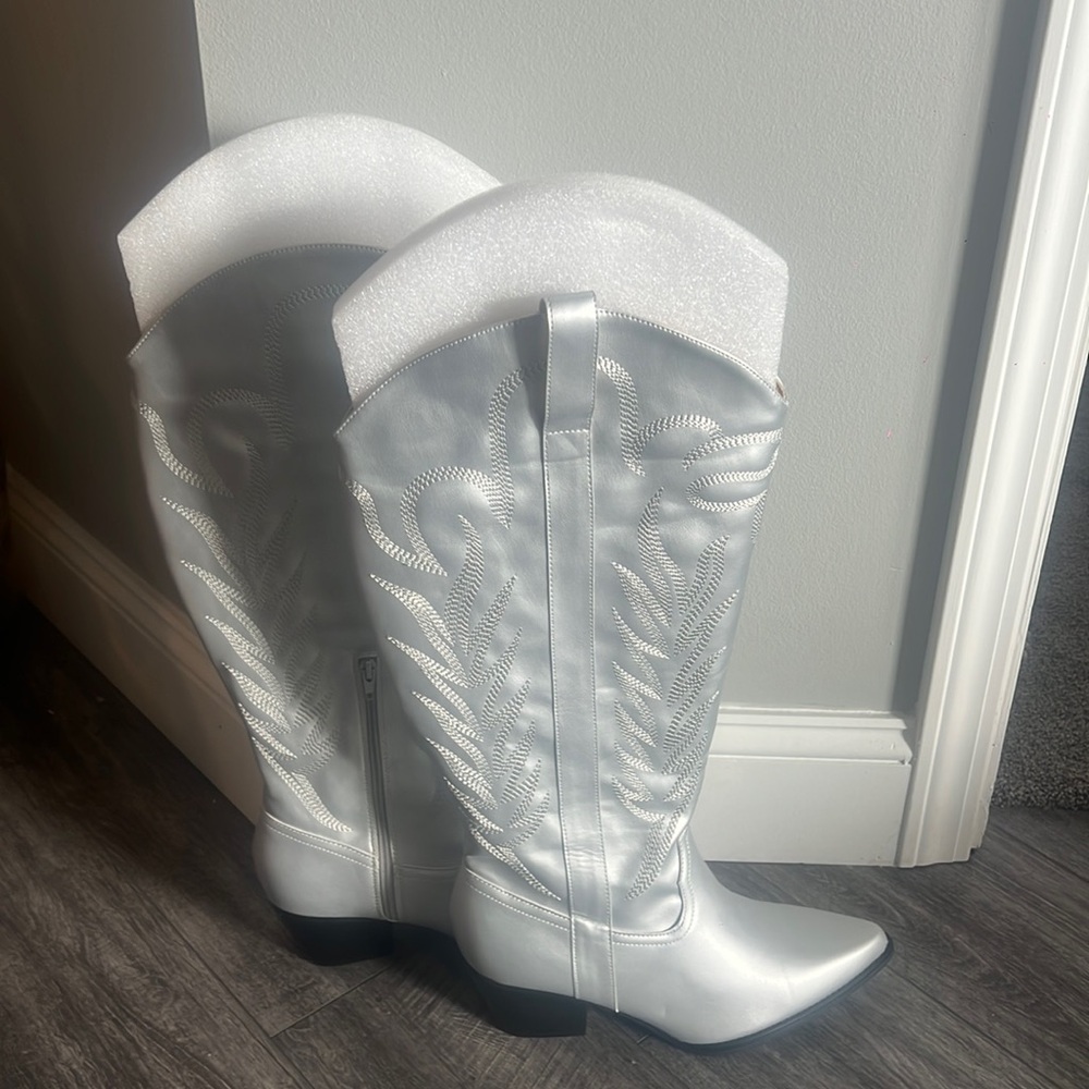 Size 10 Extra Wide Calf Cowgirl Boot - Never Worn